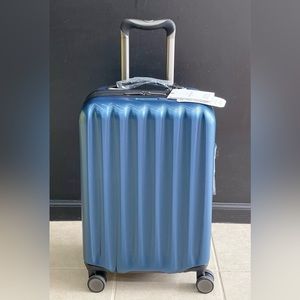 Ricardo Big Sur 22" Hardside Carry-On Luggage Spinner with Packing Cube